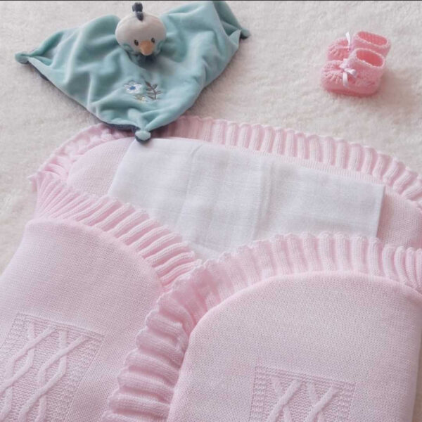 Nid d'ange naissance tricot rose