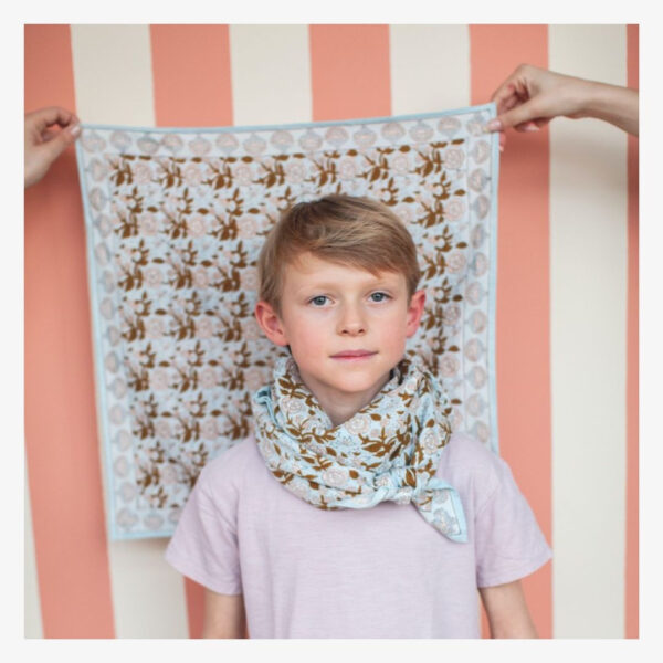 Grand foulard Latika, collection "soleil" piscine, de la marque Apaches Collections.