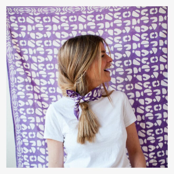 Petit foulard Manika " Artistic violette " de la marque Apaches Collections