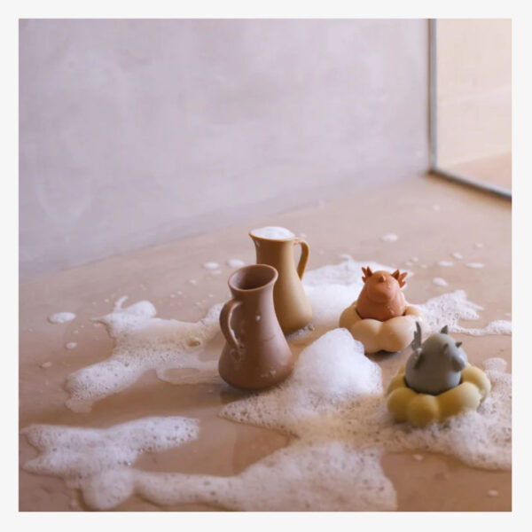 Jouet de bain pour enfant avec une petite licorne, de la marque Konges Slojd