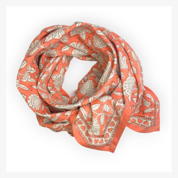 Grand foulard, modèle Coeur Papaye, de la marque Apaches Collections