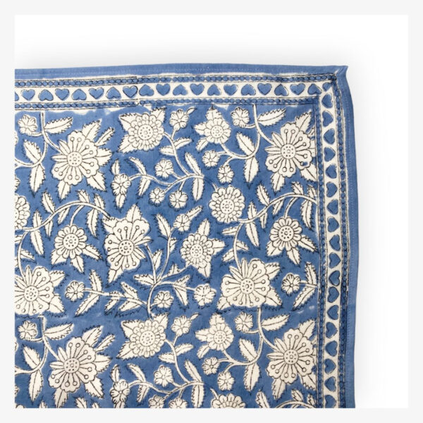 Grand foulard Latika, modèle coeur horizon, de la marque Apaches Collections