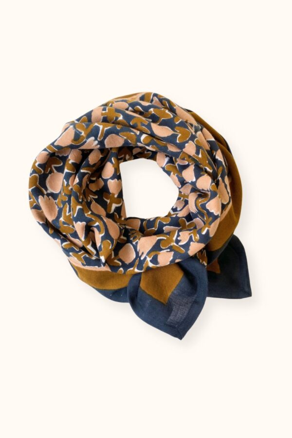 Grand foulard latika tulipe orage de la marque Apaches Collections